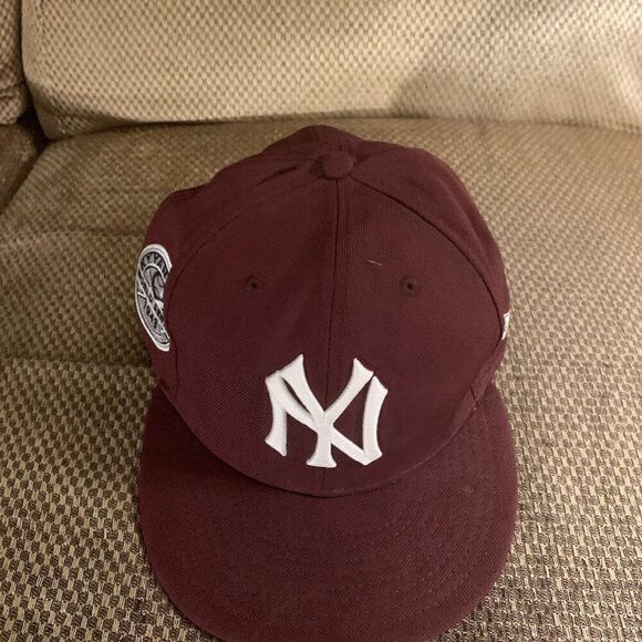New Era Yankees Cooperstown Collection 1943‎ World Series Maroon Hat - Picture 1 of 3